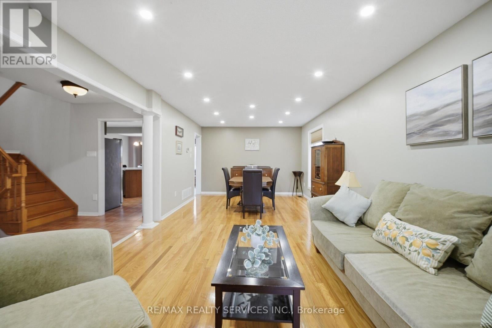 252 VINTAGE GATE Image 9