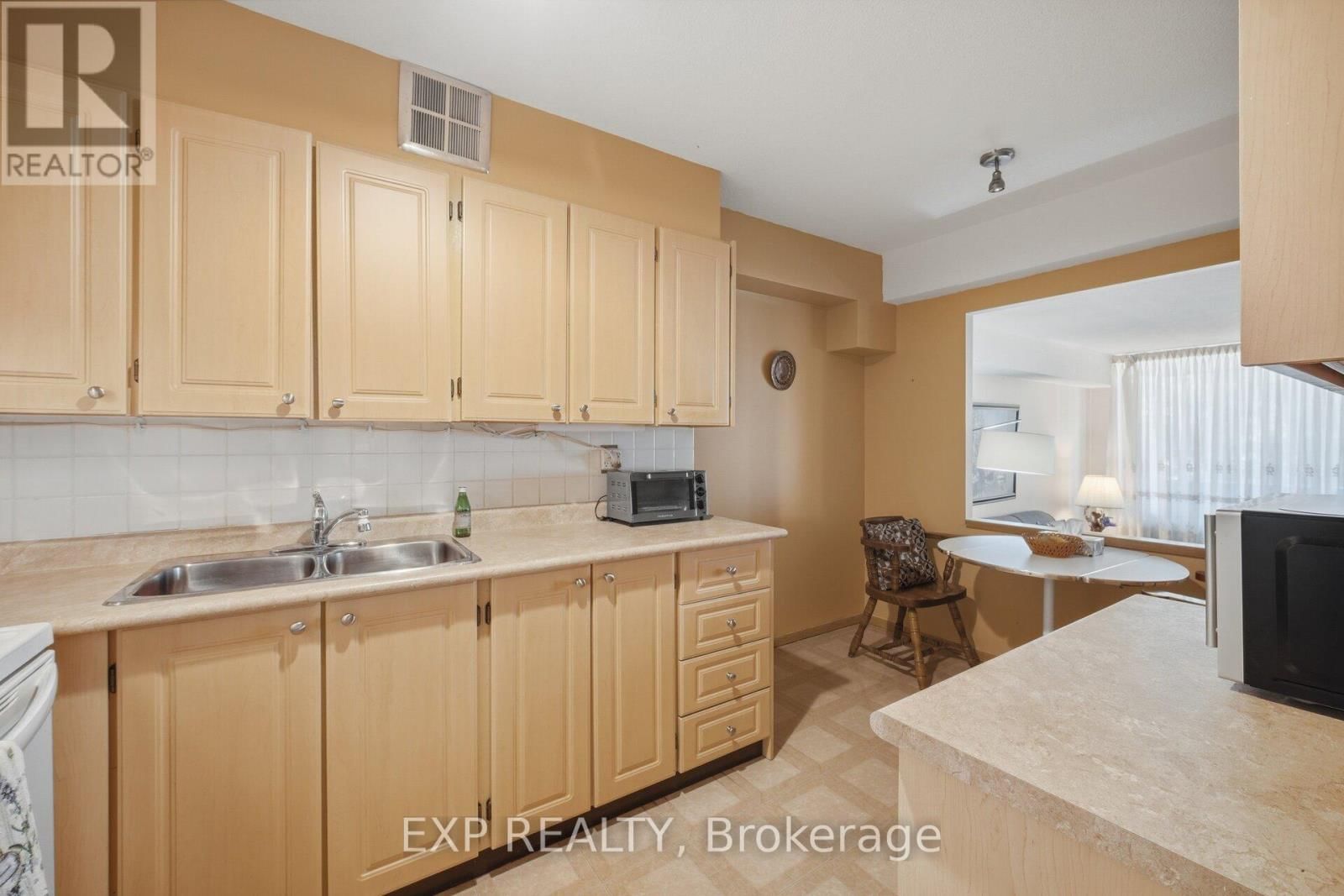 205 - 270 SCARLETT ROAD Image 12