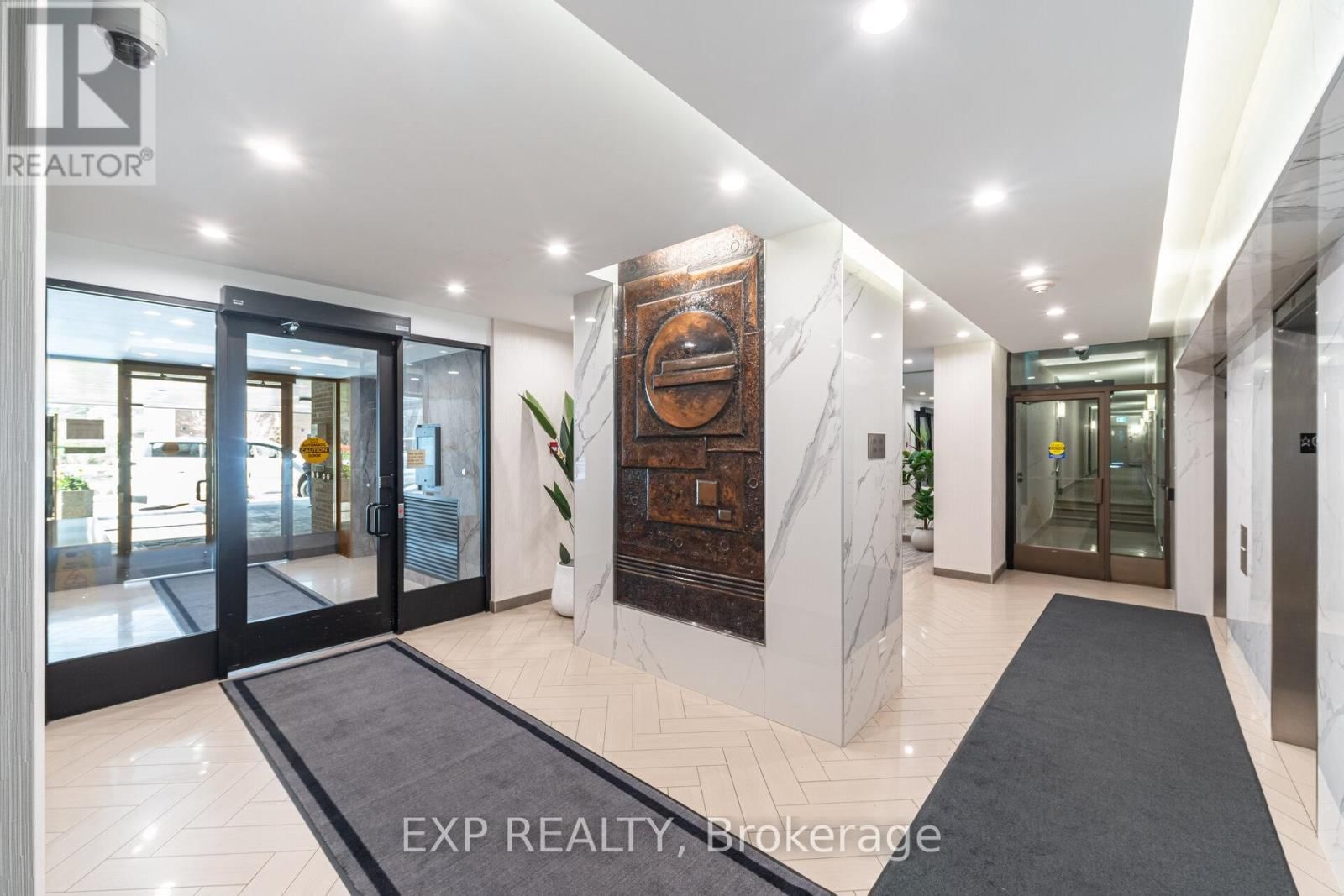 205 - 270 SCARLETT ROAD Image 3