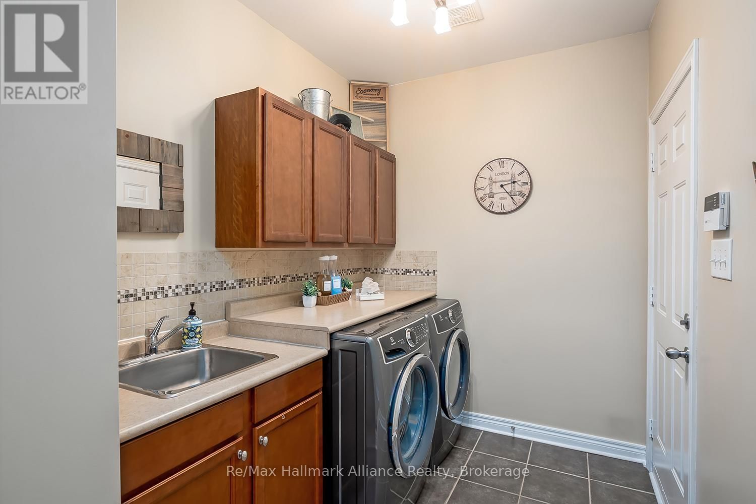 2489 WHISTLING SPRINGS CRESCENT Image 17