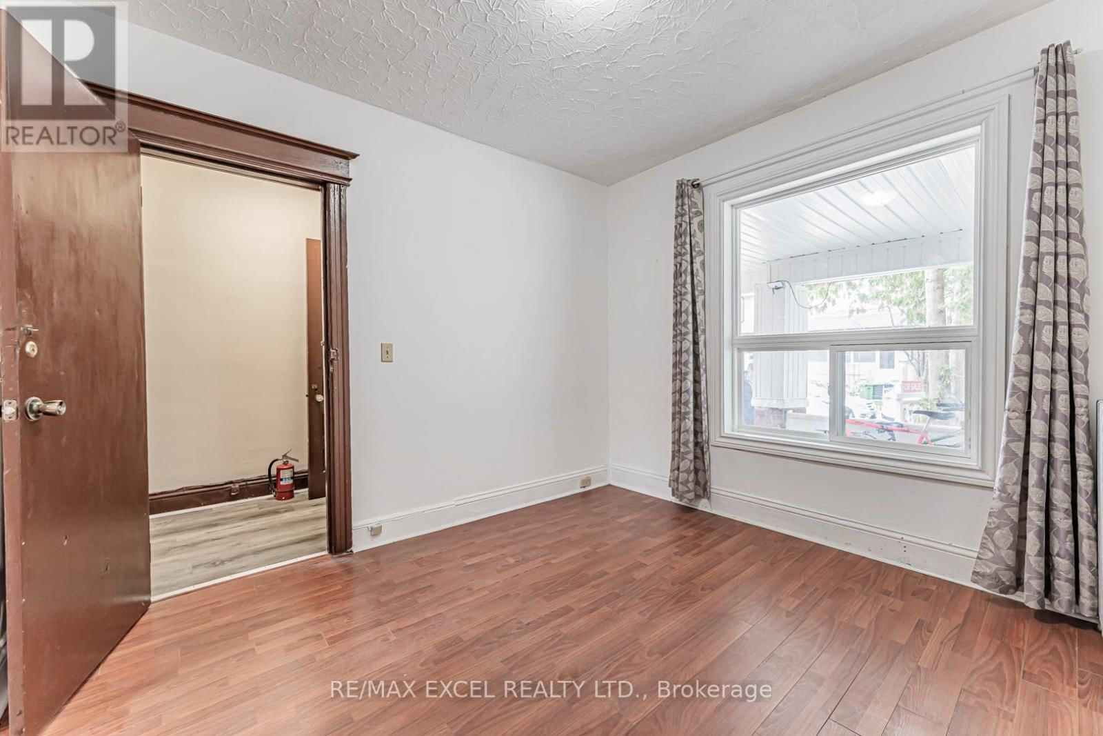 576 GLADSTONE AVENUE Image 16