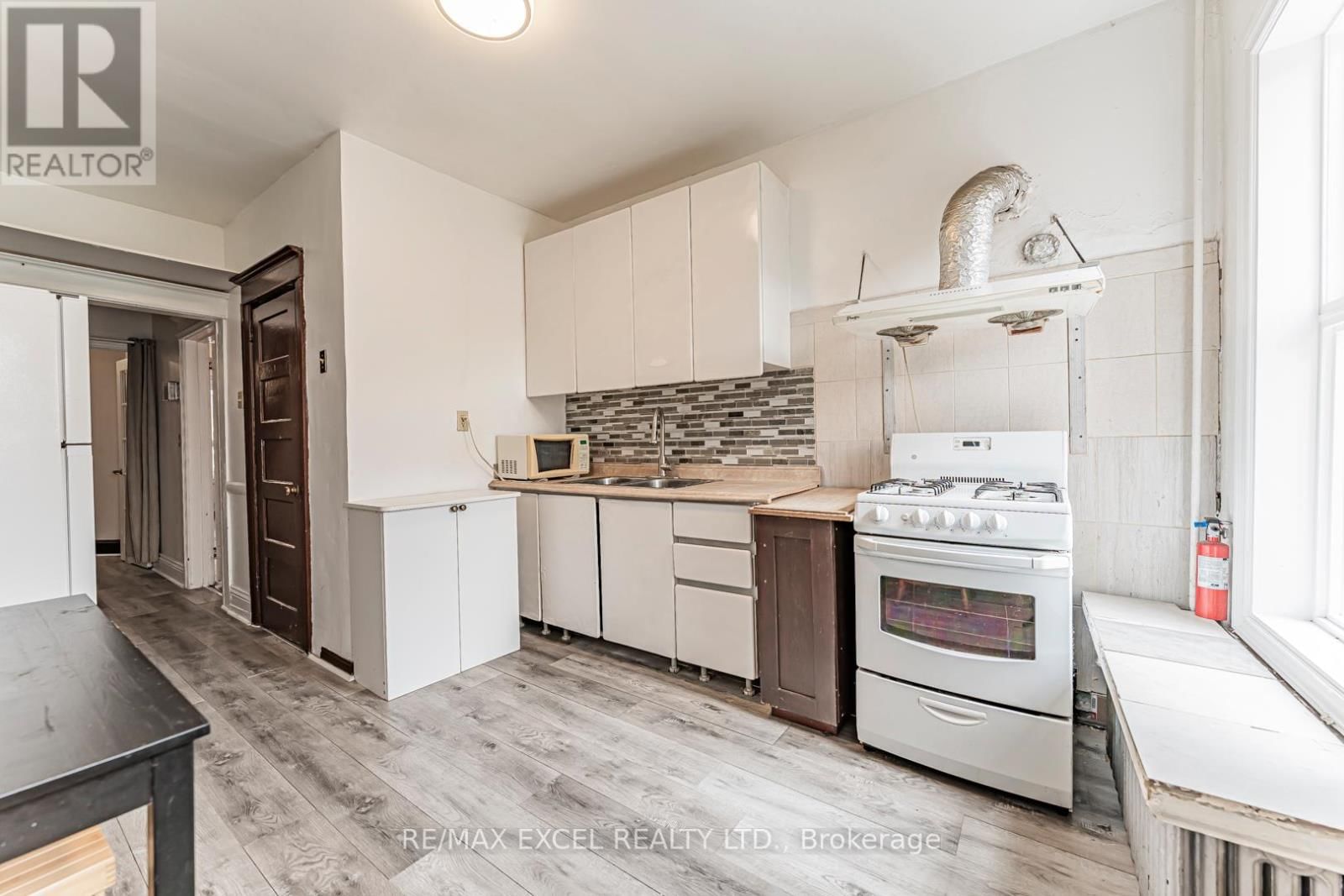 576 GLADSTONE AVENUE Image 20