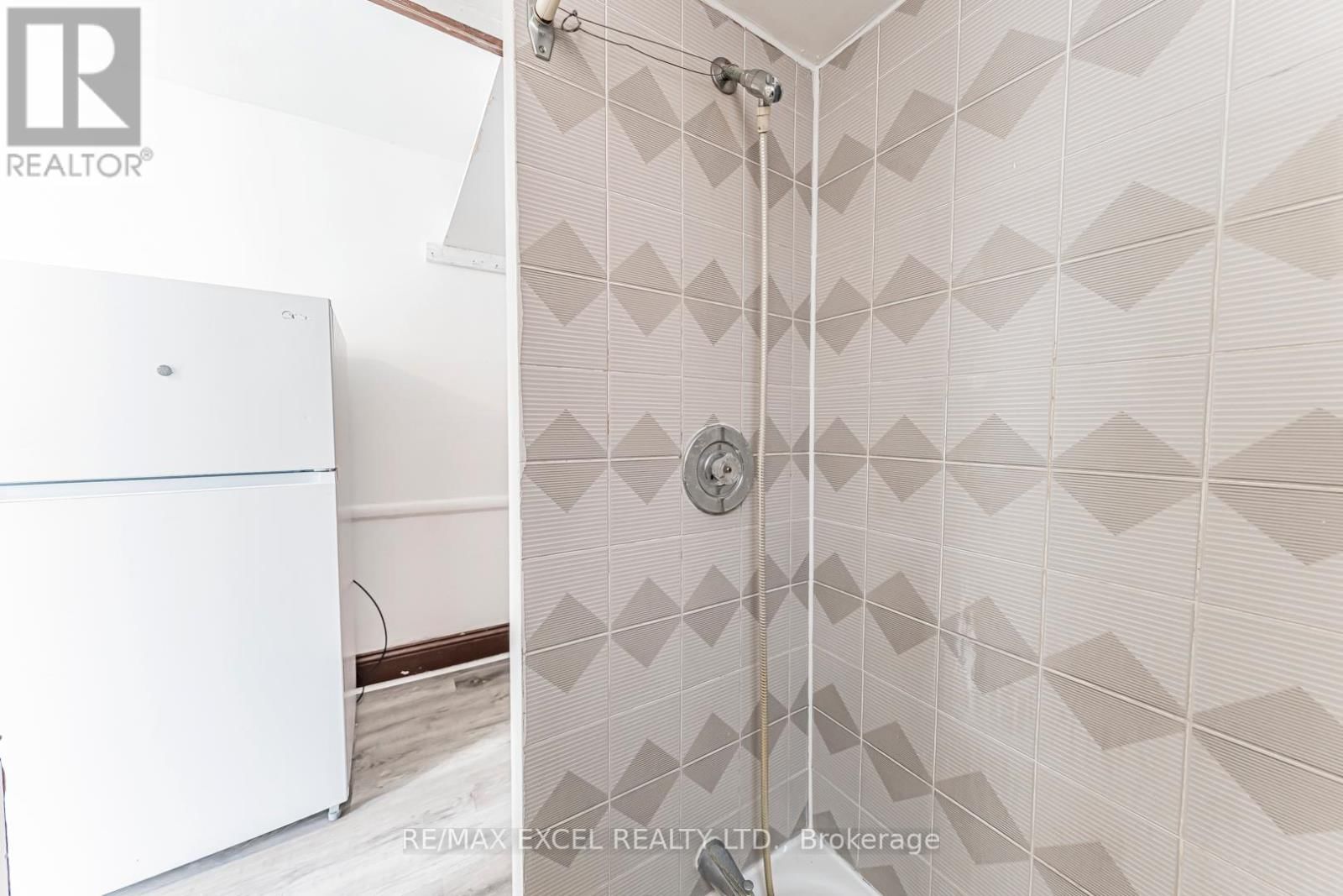 576 GLADSTONE AVENUE Image 23