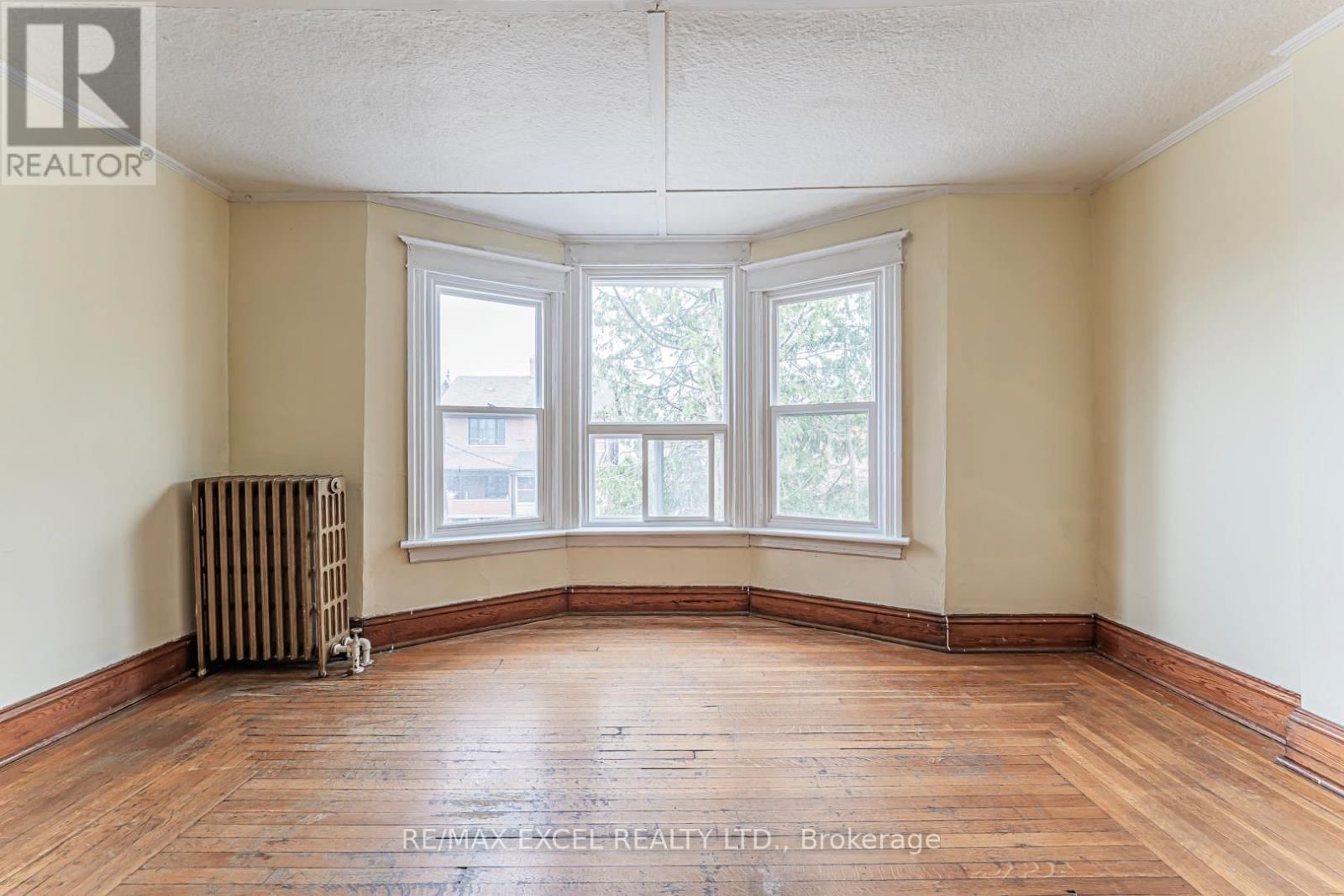 576 GLADSTONE AVENUE Image 30