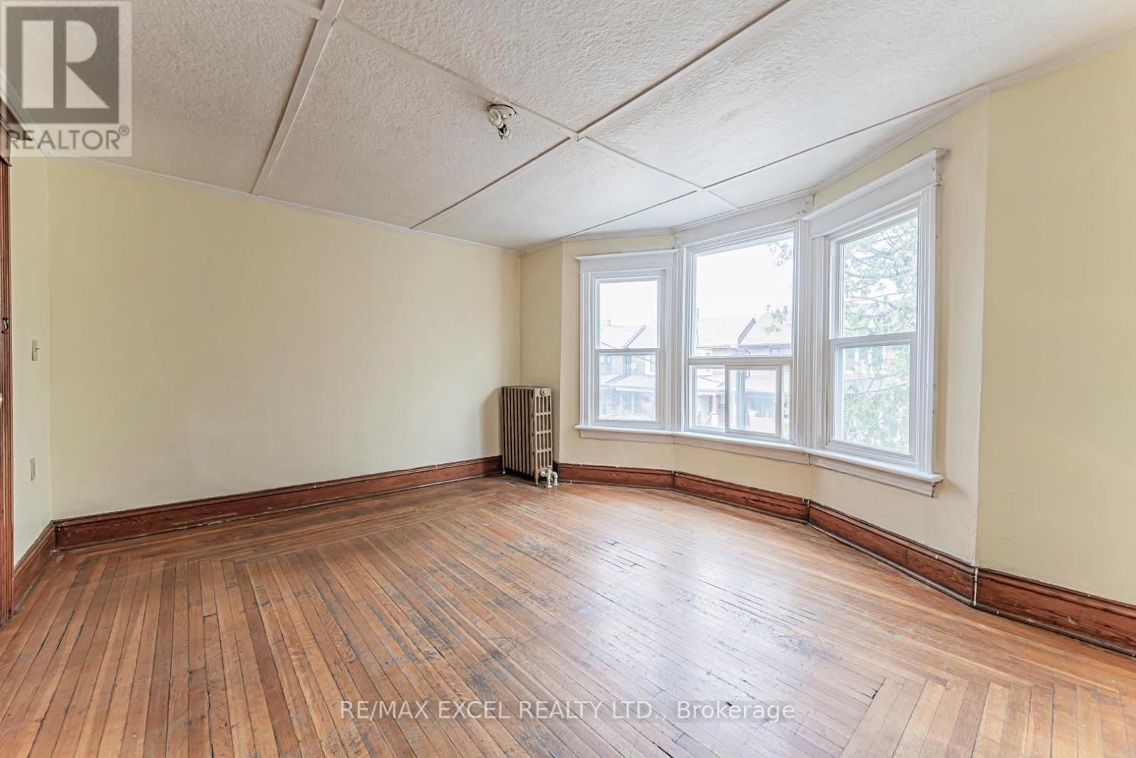 576 GLADSTONE AVENUE Image 31