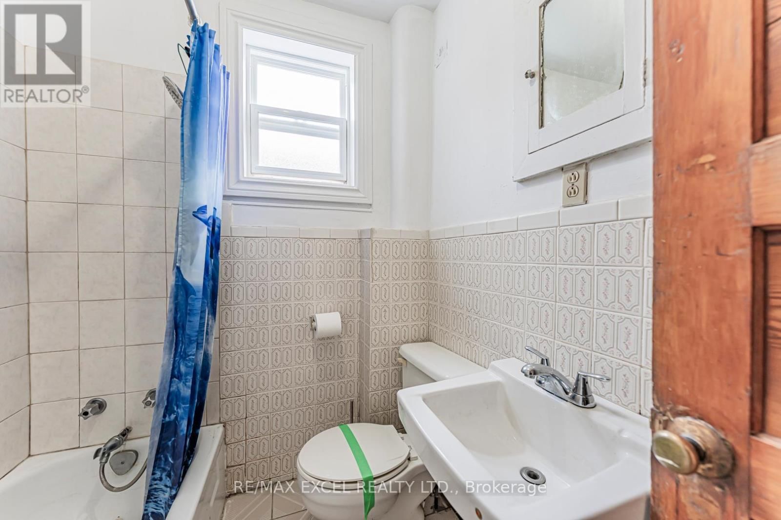 576 GLADSTONE AVENUE Image 35