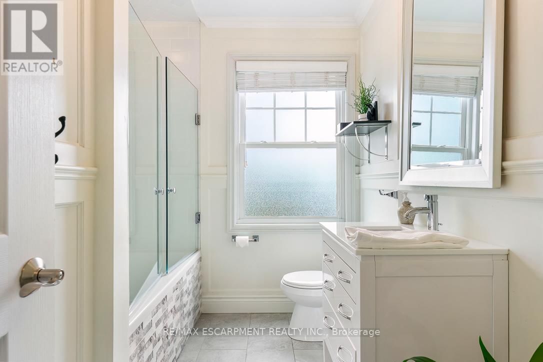 996 CRESTHAMPTON LANE Image 34