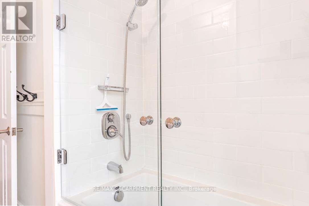 996 CRESTHAMPTON LANE Image 35