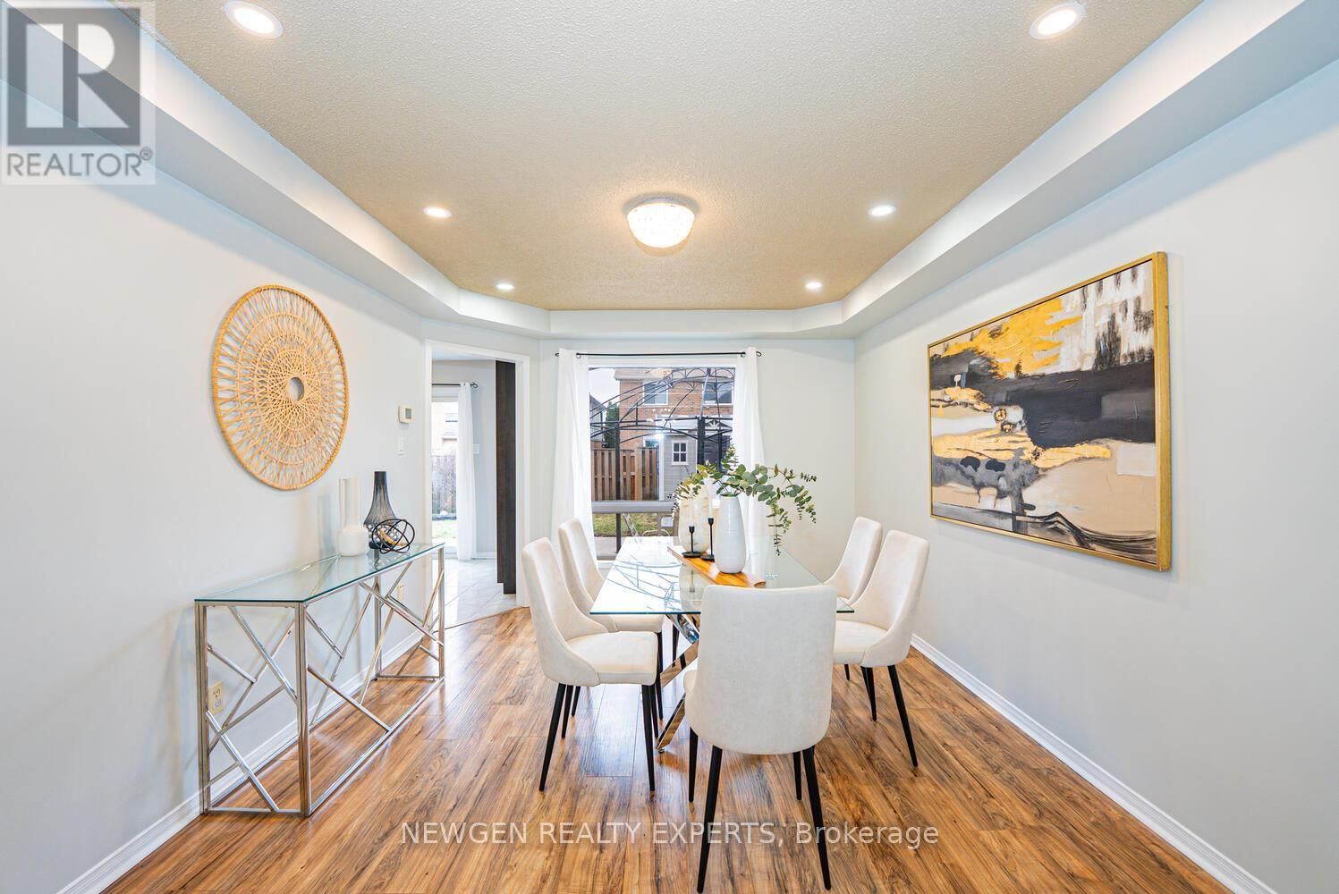 30 ADIRONDACK CRESCENT Image 10