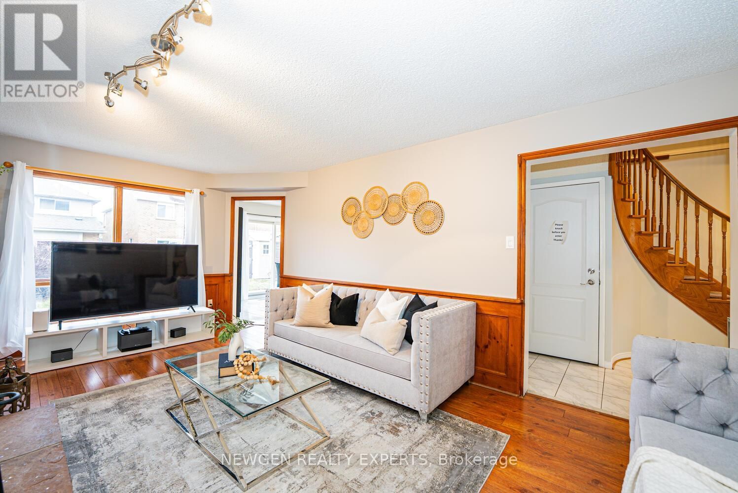 30 ADIRONDACK CRESCENT Image 12