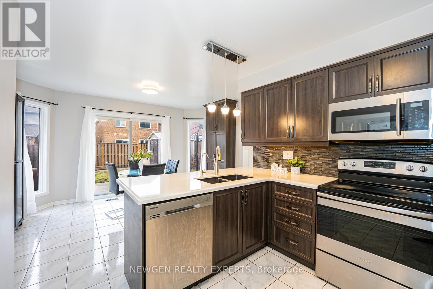 30 ADIRONDACK CRESCENT Image 14