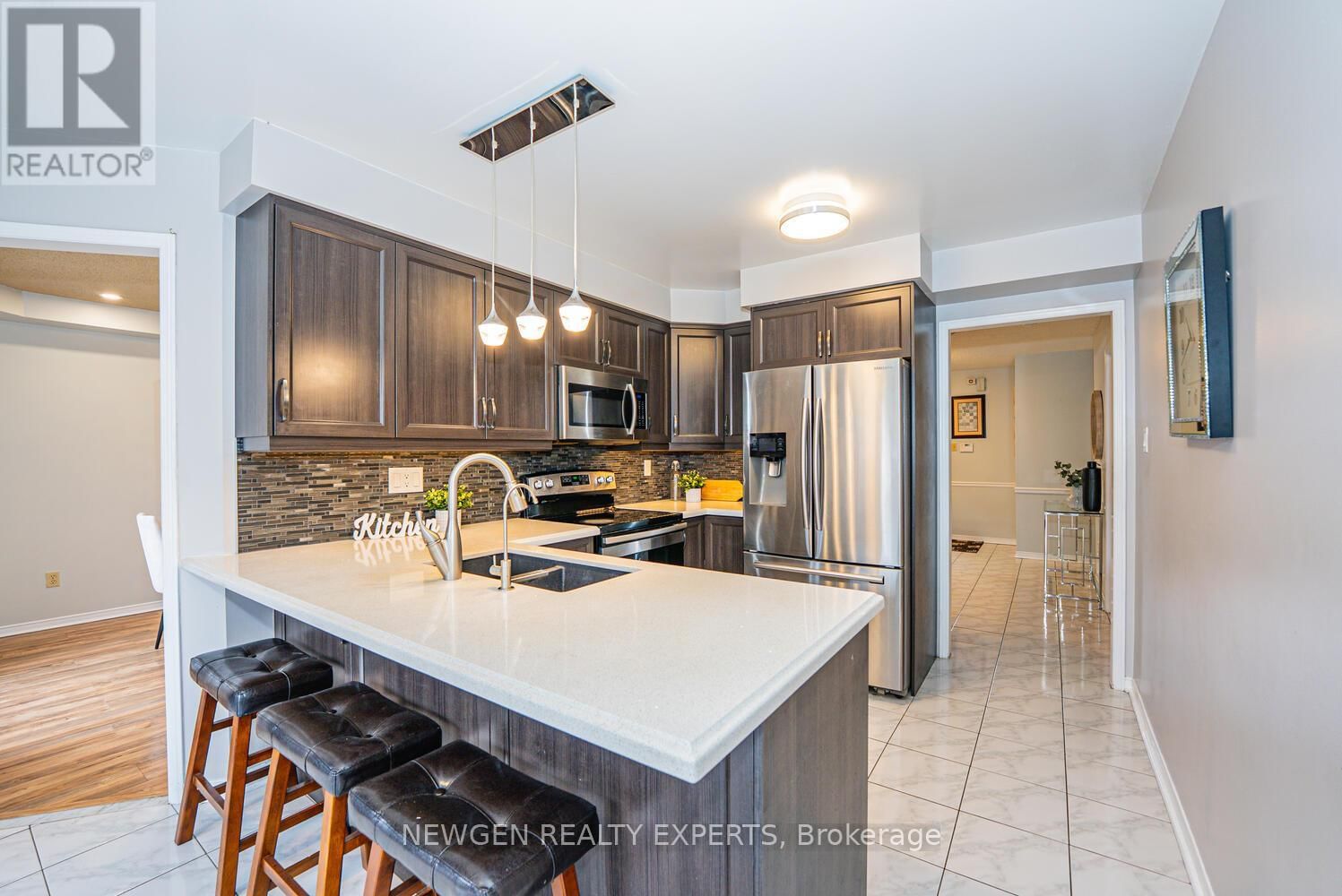 30 ADIRONDACK CRESCENT Image 15