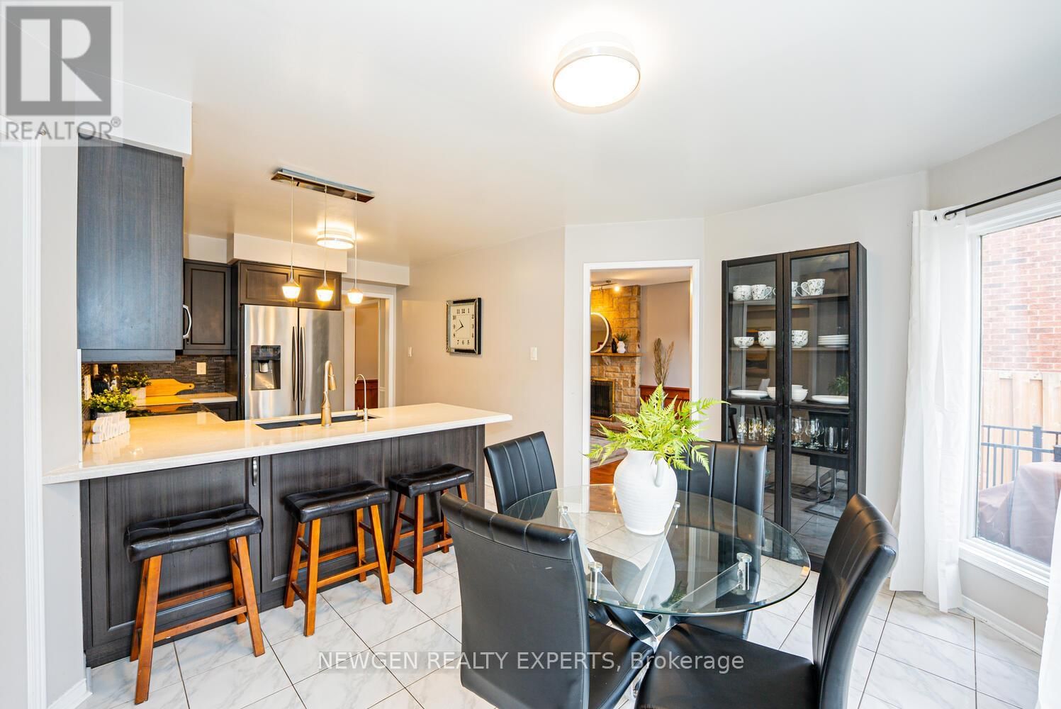 30 ADIRONDACK CRESCENT Image 17