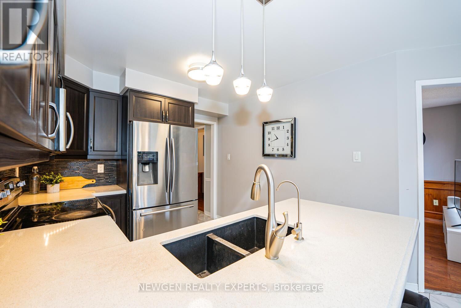 30 ADIRONDACK CRESCENT Image 18