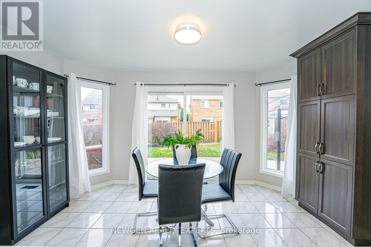 30 ADIRONDACK CRESCENT Image 19