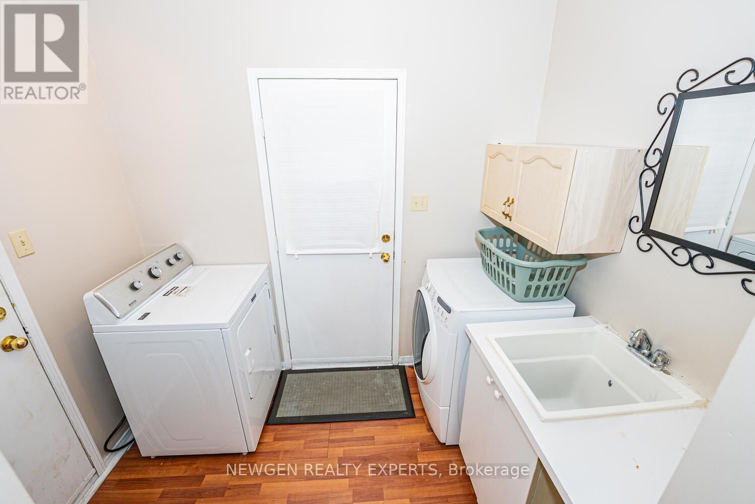 30 ADIRONDACK CRESCENT Image 22