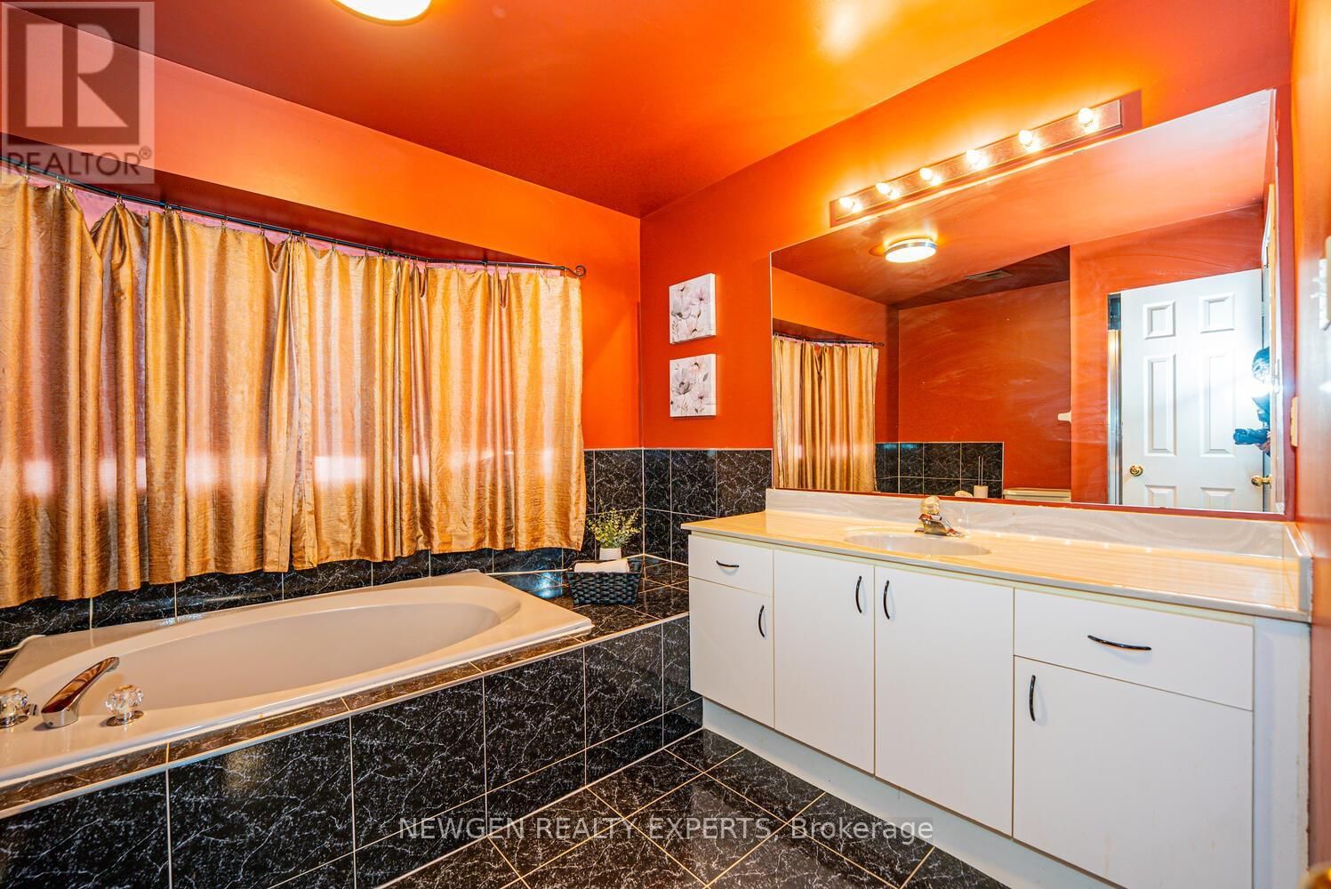 30 ADIRONDACK CRESCENT Image 29