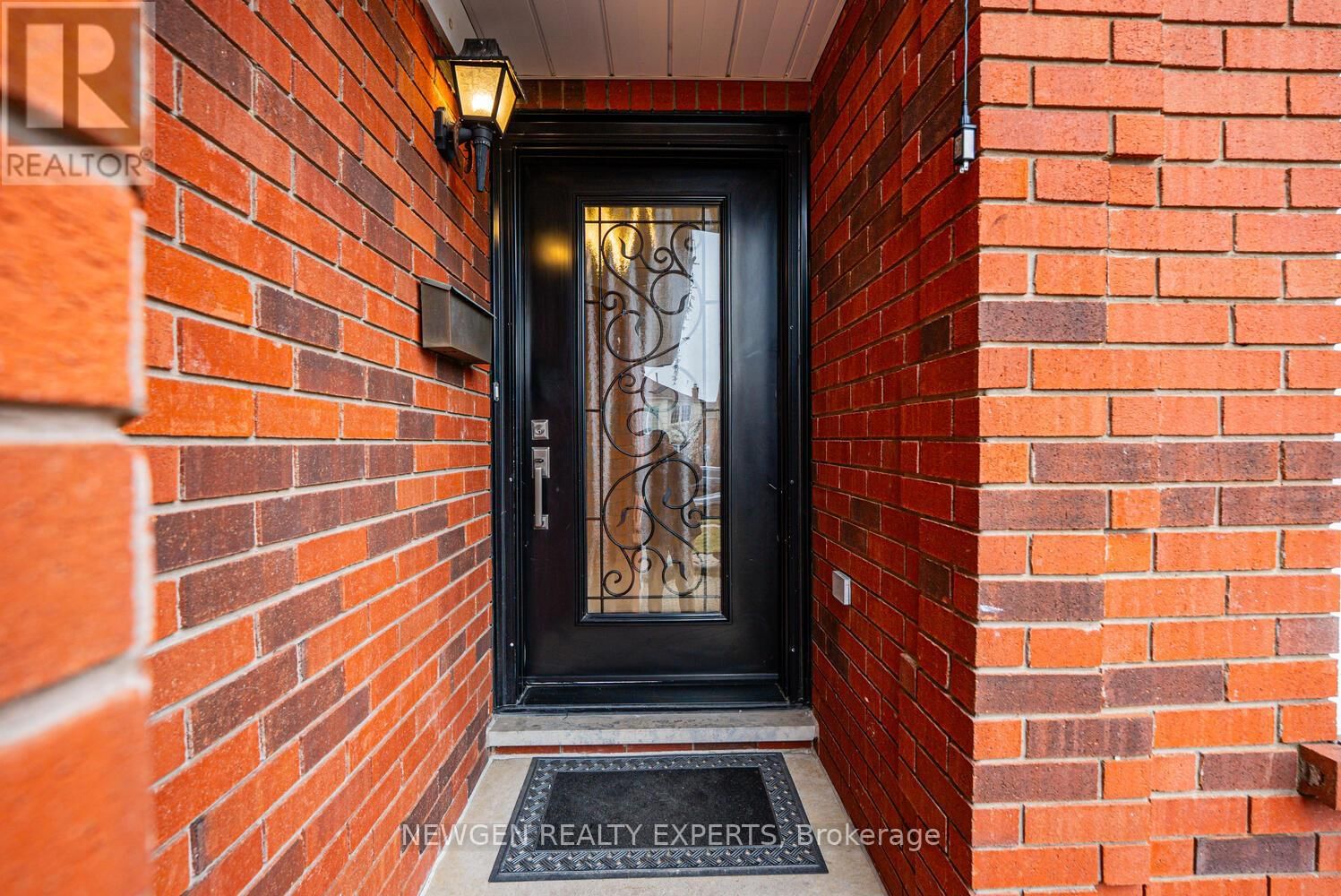 30 ADIRONDACK CRESCENT Image 3