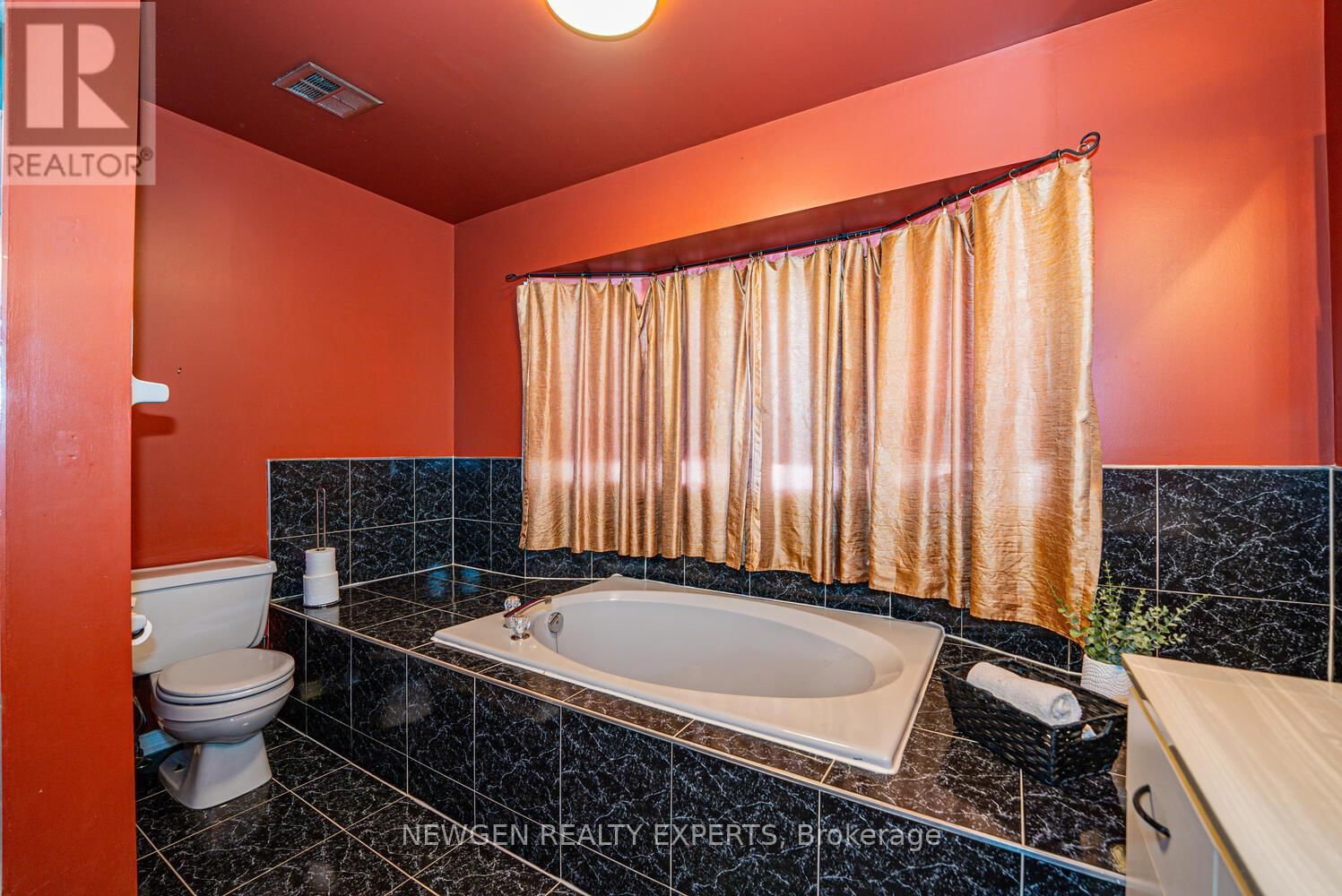 30 ADIRONDACK CRESCENT Image 30