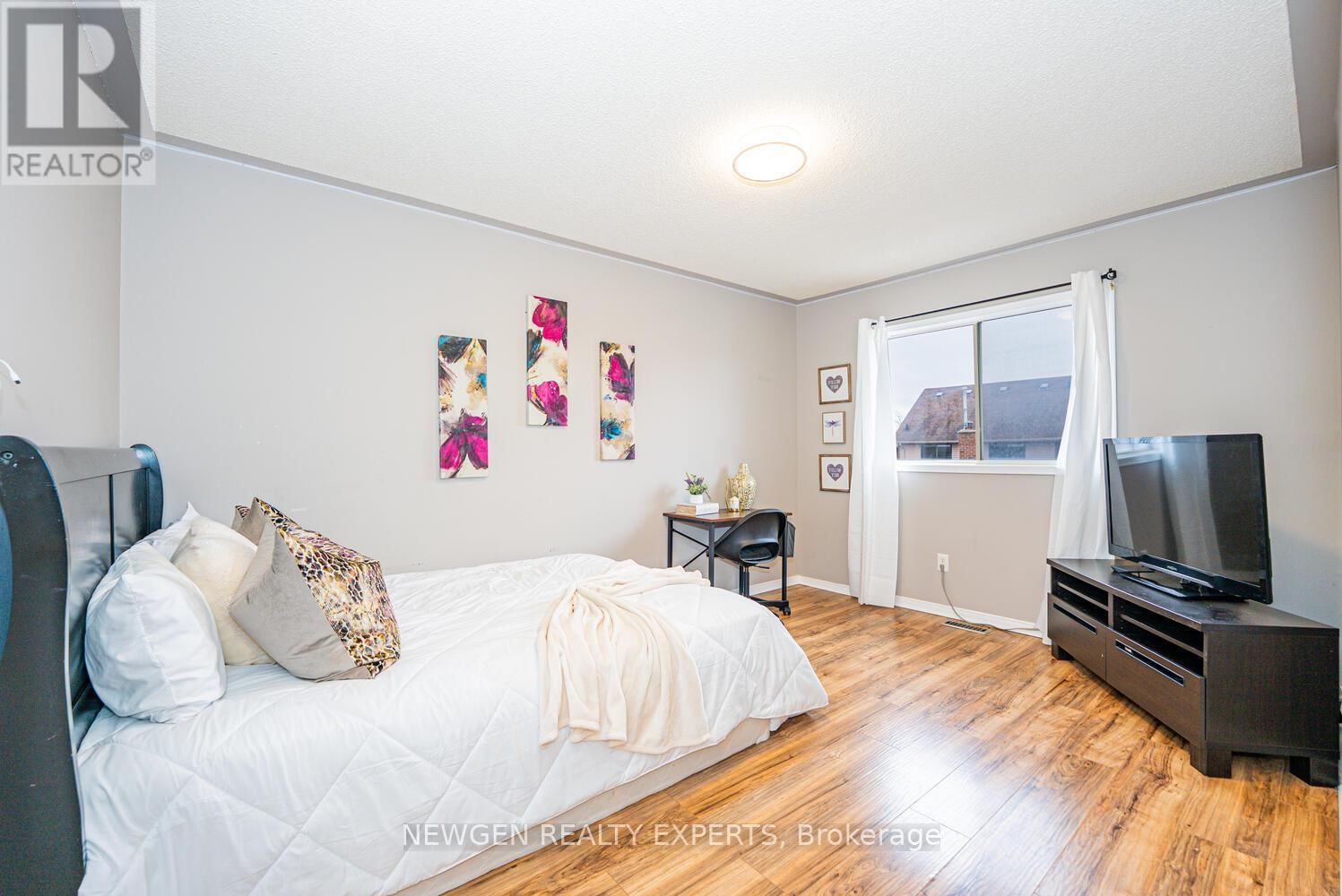 30 ADIRONDACK CRESCENT Image 34