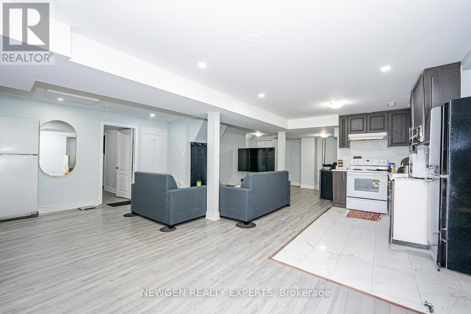 30 ADIRONDACK CRESCENT Image 41