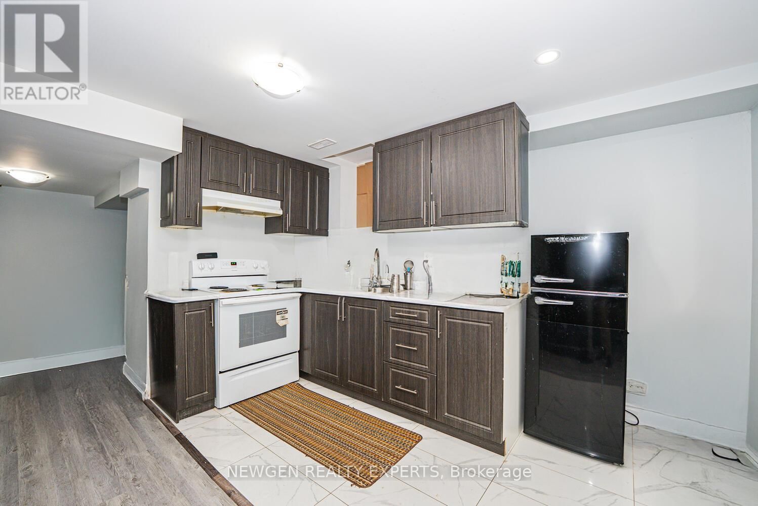 30 ADIRONDACK CRESCENT Image 42