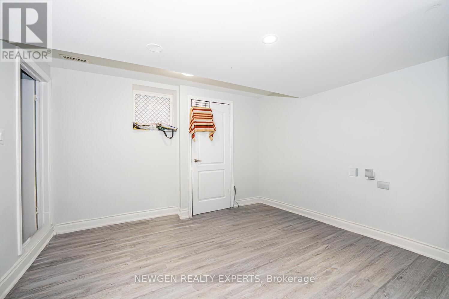 30 ADIRONDACK CRESCENT Image 44