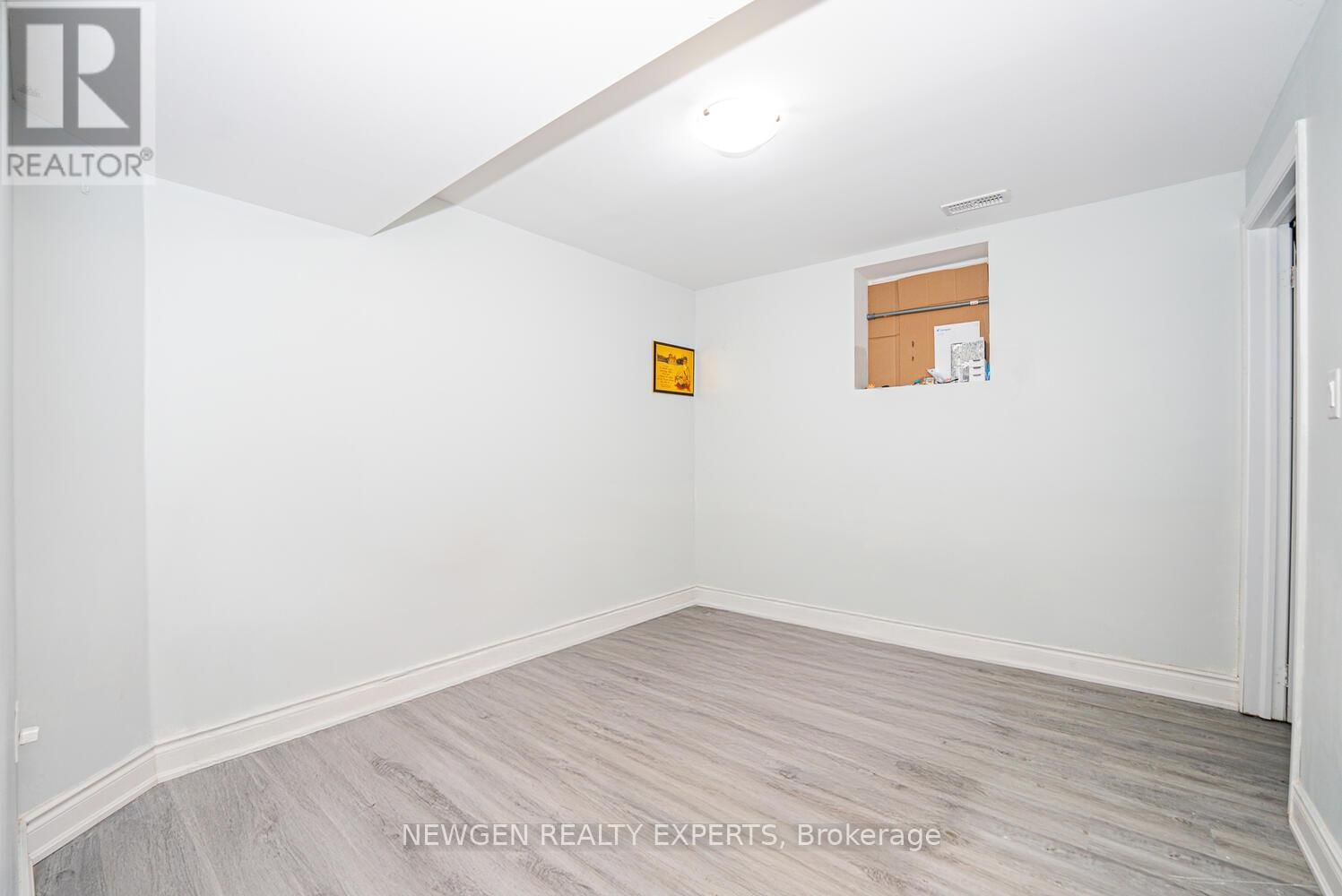 30 ADIRONDACK CRESCENT Image 45