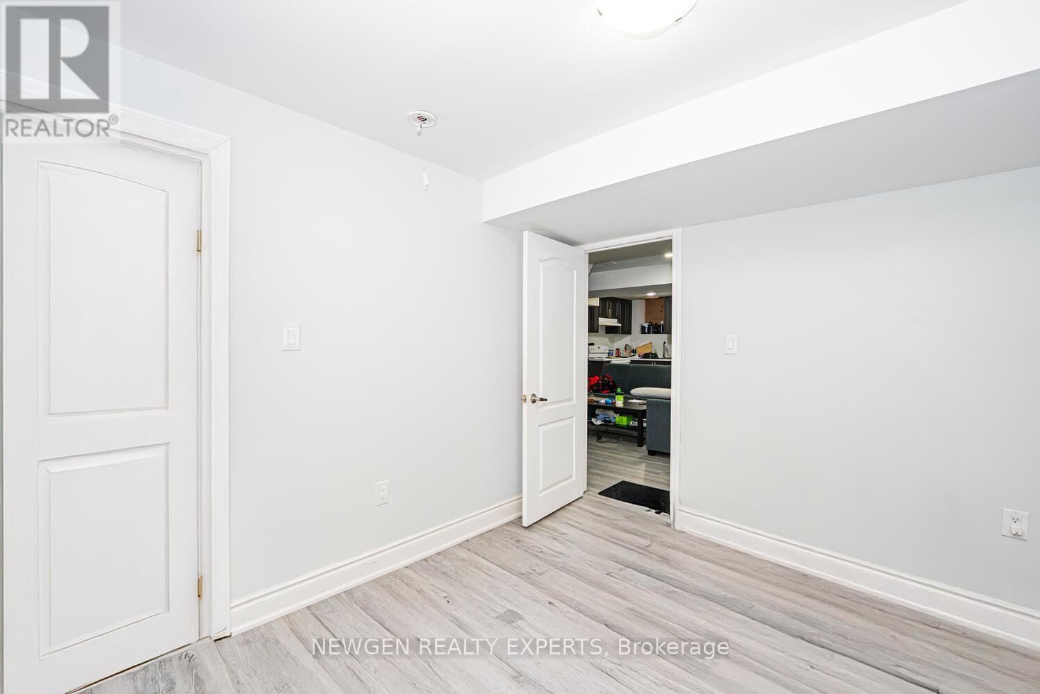 30 ADIRONDACK CRESCENT Image 46