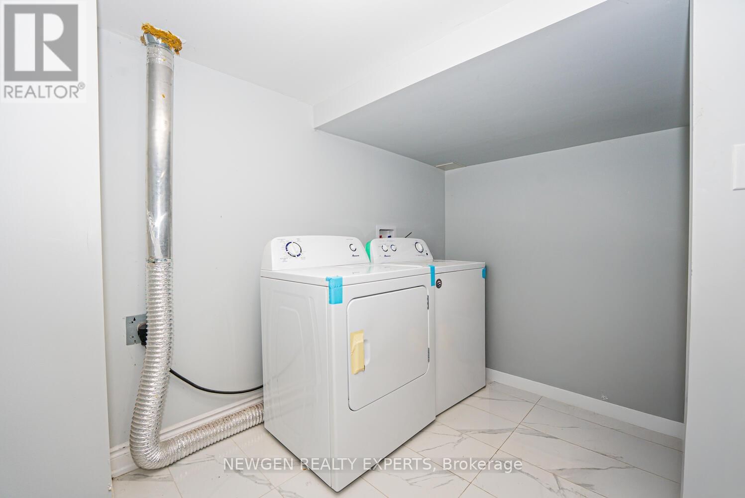 30 ADIRONDACK CRESCENT Image 49