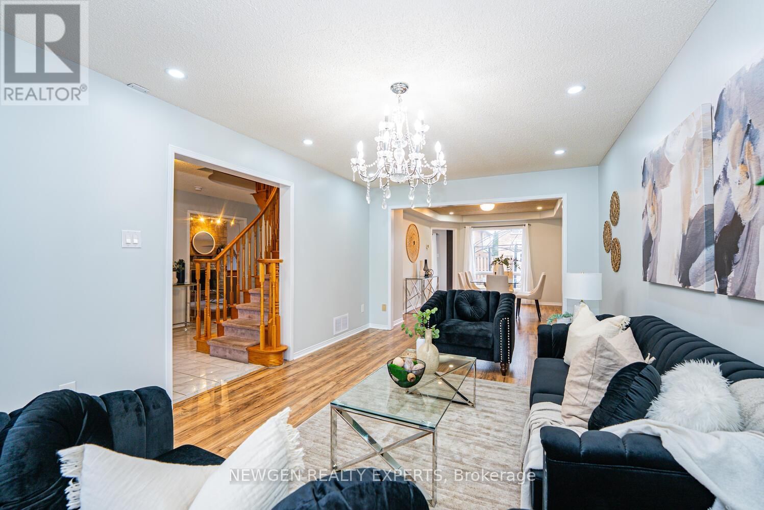 30 ADIRONDACK CRESCENT Image 7