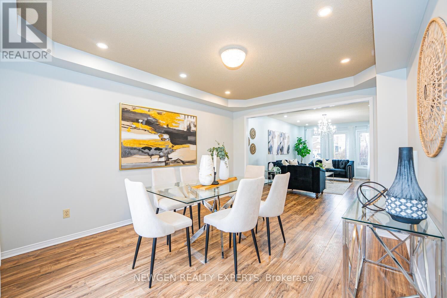 30 ADIRONDACK CRESCENT Image 8