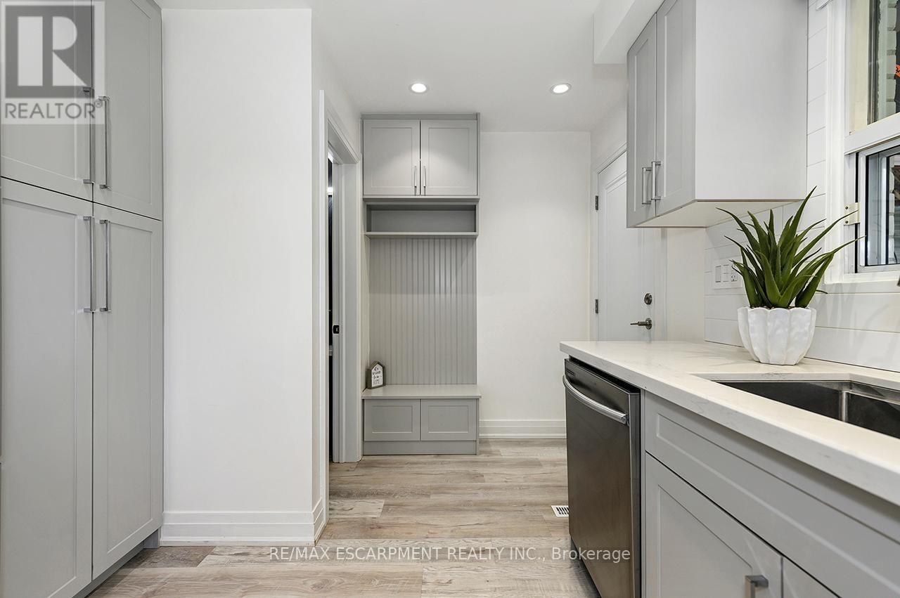 3726 HOLDEN CRESCENT Image 17