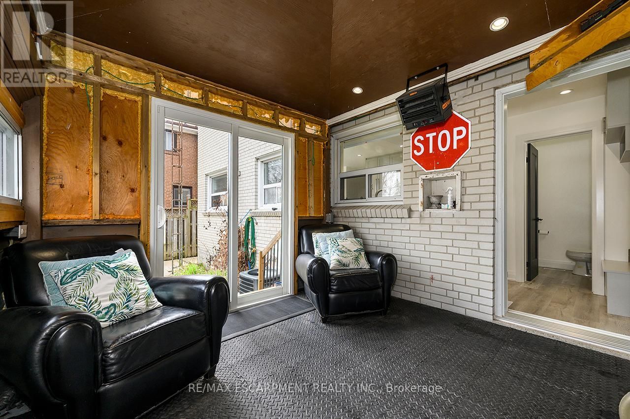 3726 HOLDEN CRESCENT Image 21