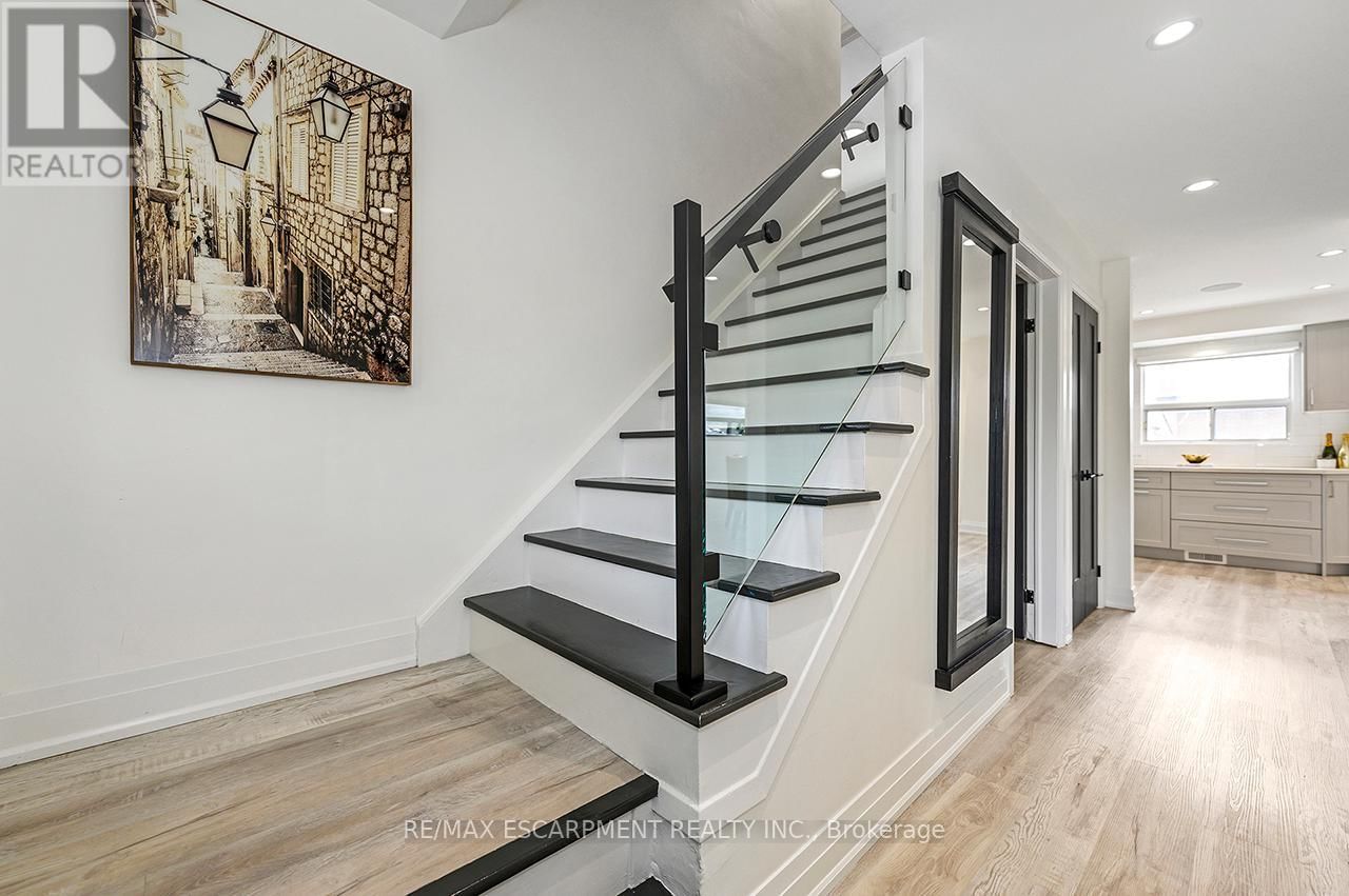 3726 HOLDEN CRESCENT Image 23