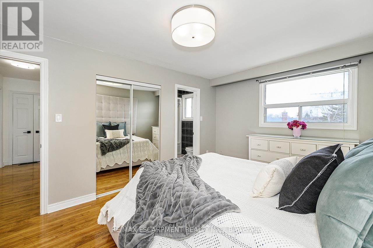 3726 HOLDEN CRESCENT Image 25