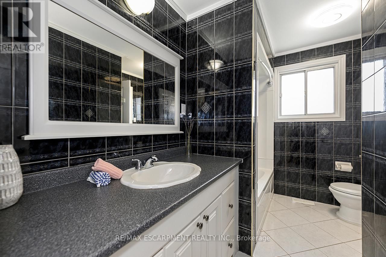 3726 HOLDEN CRESCENT Image 28