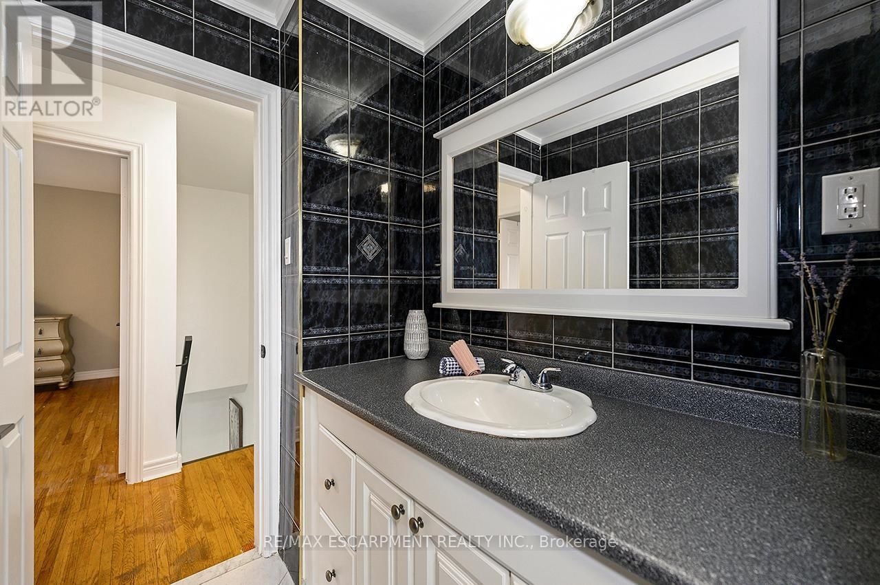 3726 HOLDEN CRESCENT Image 29