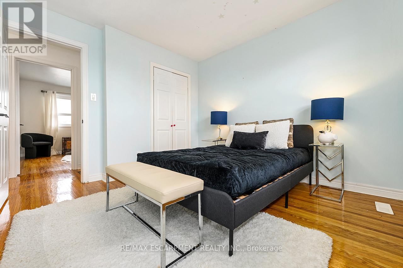 3726 HOLDEN CRESCENT Image 32