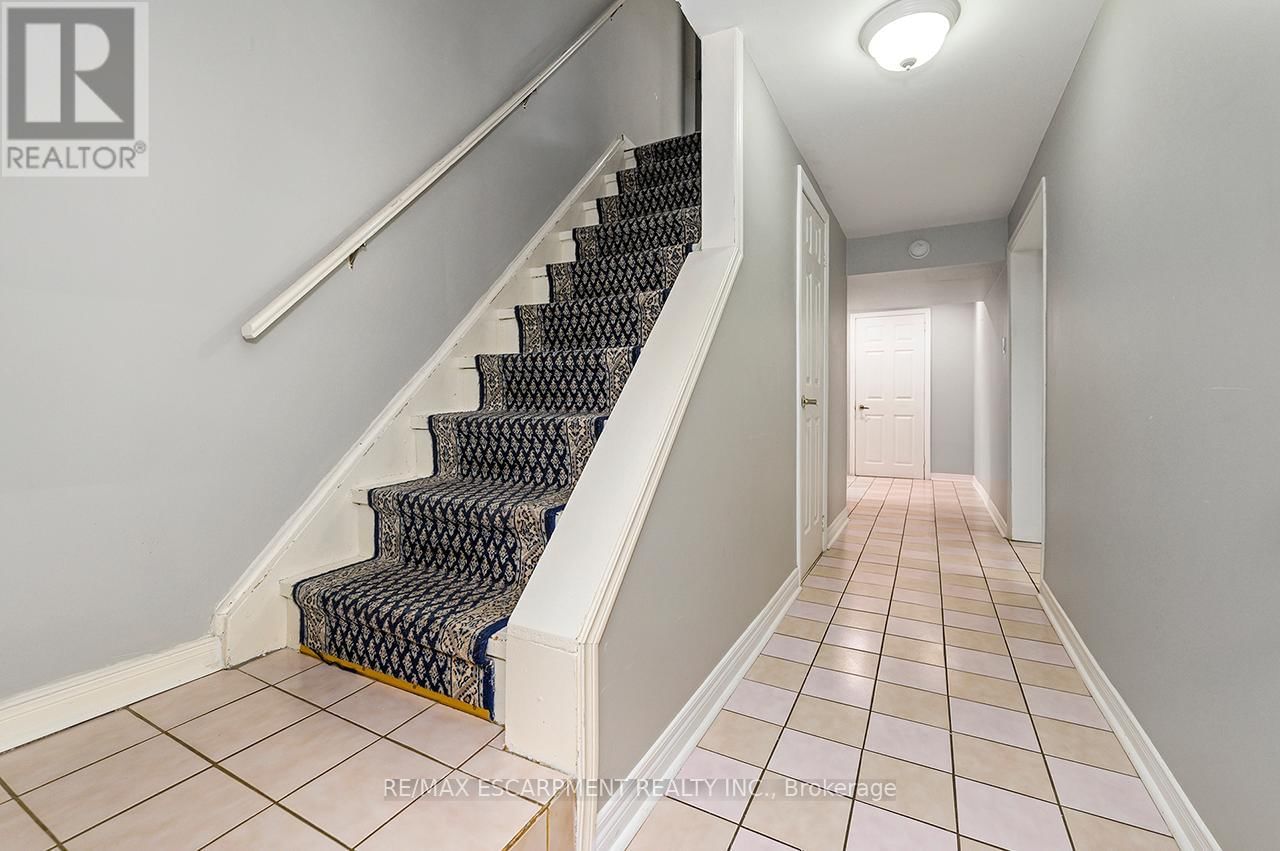 3726 HOLDEN CRESCENT Image 36