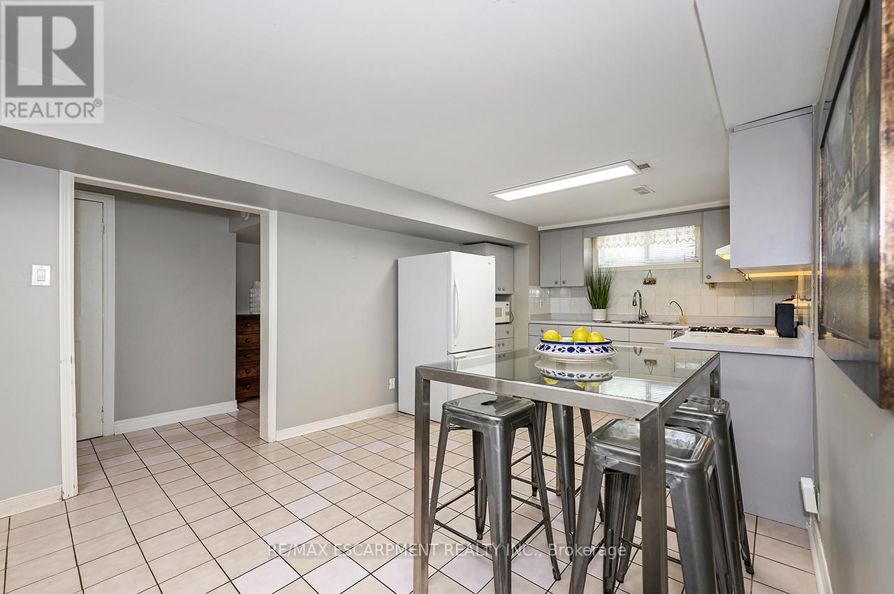 3726 HOLDEN CRESCENT Image 37