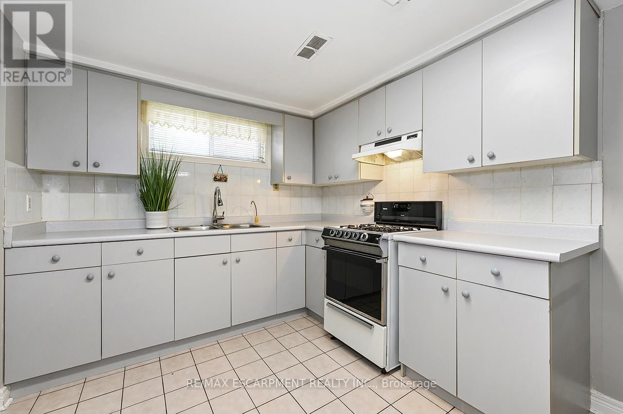 3726 HOLDEN CRESCENT Image 40