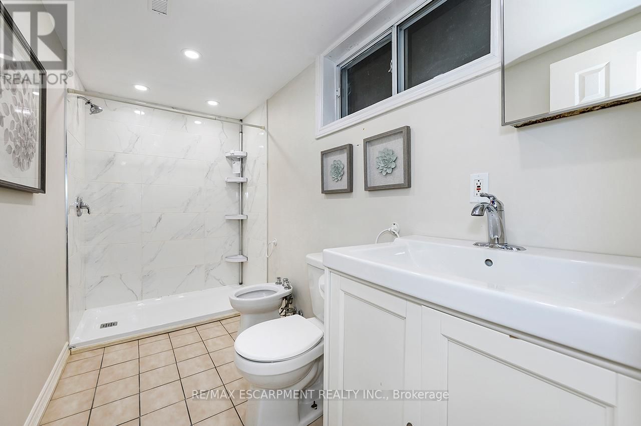 3726 HOLDEN CRESCENT Image 41