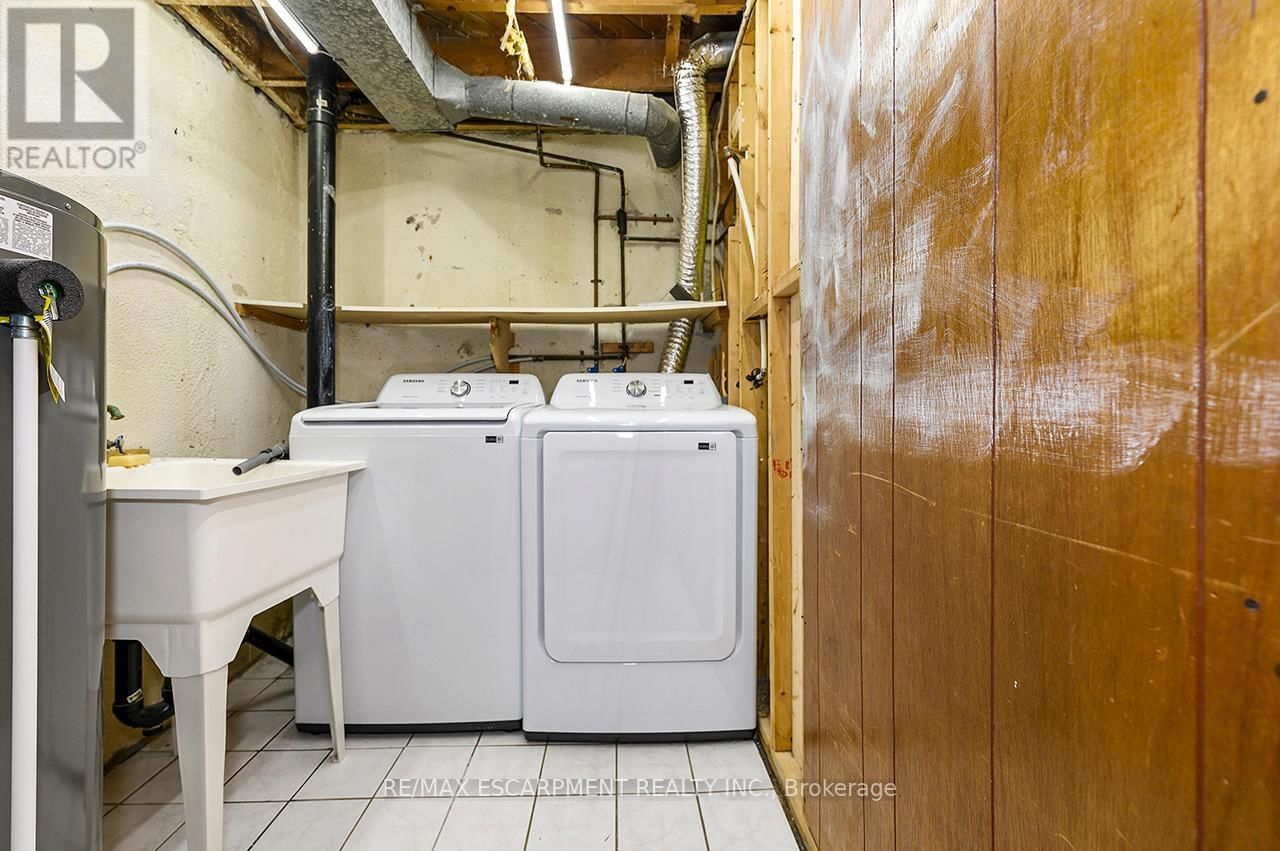 3726 HOLDEN CRESCENT Image 42