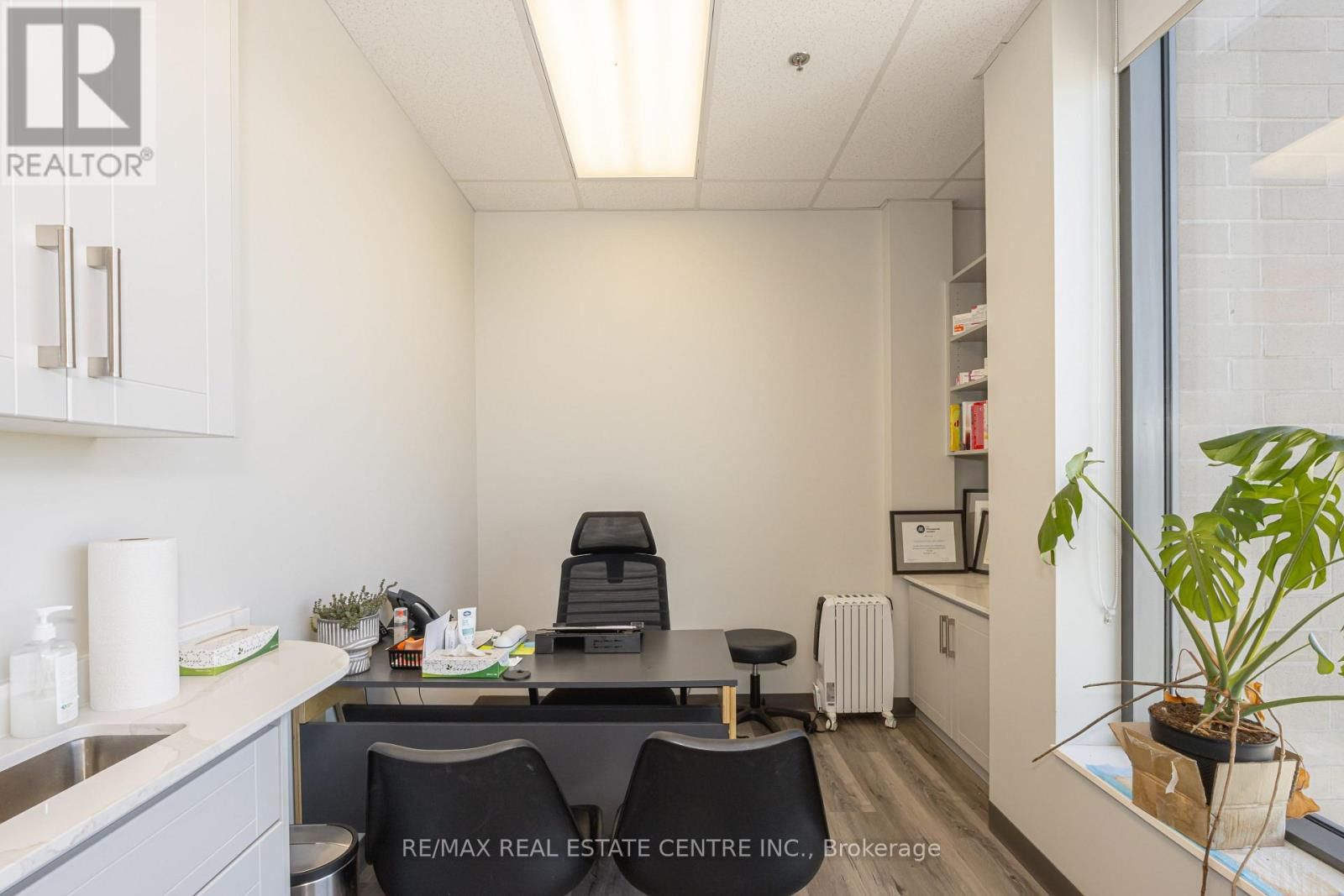 408 - 3075 HOSPITAL GATE Image 17