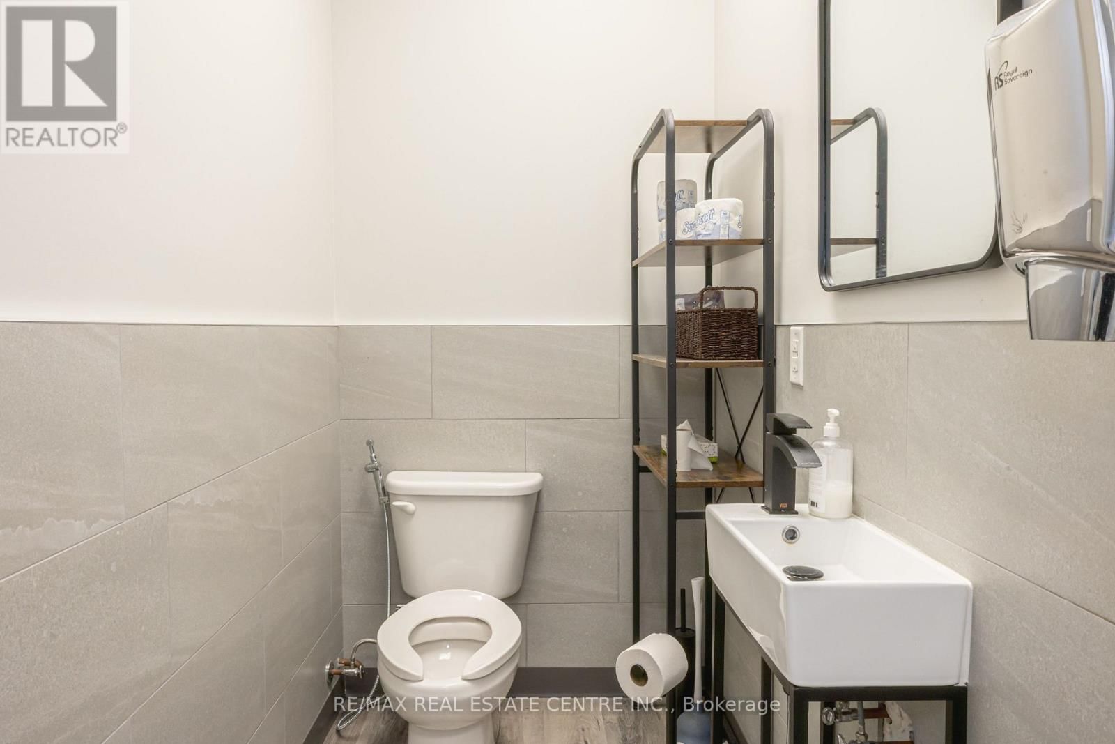 408 - 3075 HOSPITAL GATE Image 20