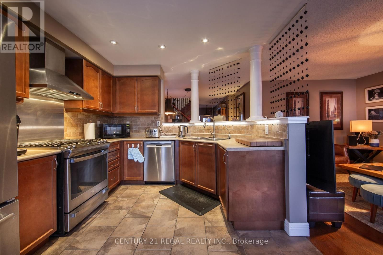 1131 RIDDELL CRESCENT Image 25