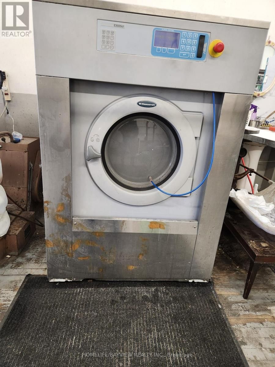 763 THE QUEENSWAY AVENUE Image 12