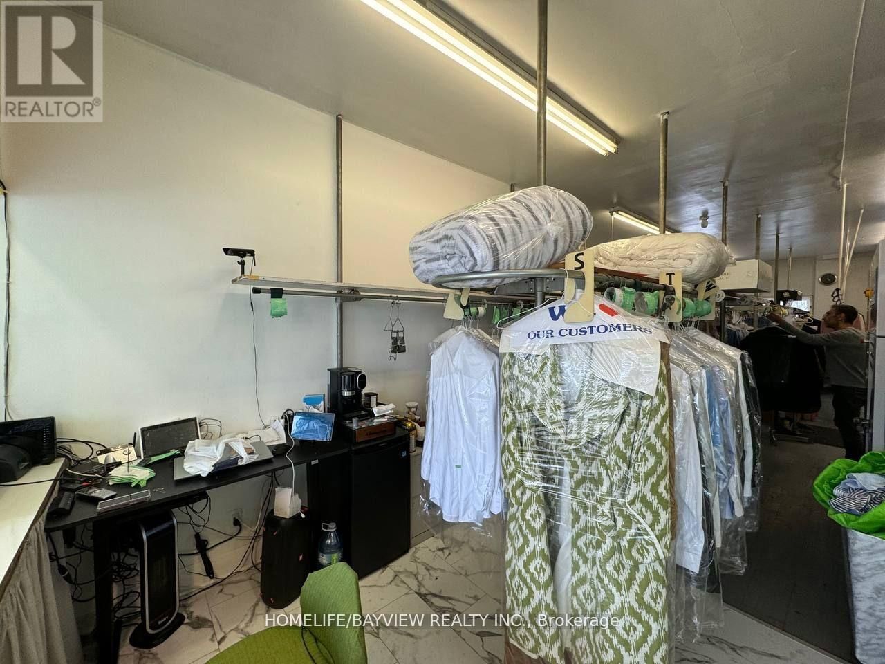 763 THE QUEENSWAY AVENUE Image 8