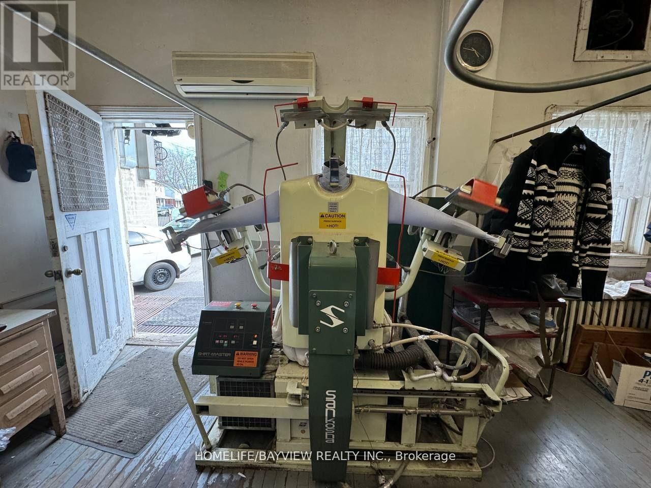 763 THE QUEENSWAY AVENUE Image 9